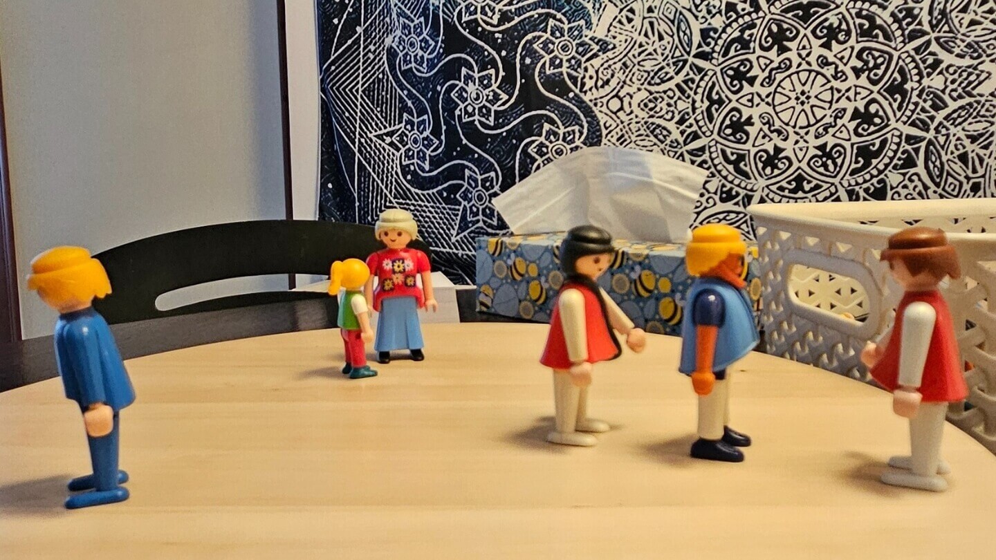 figurki wykorzystywane podczas terapii ustawień hellingerowskich